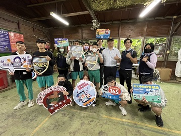 警察帶路！新北高中生戶外漆彈對決　共同守護反詐反毒